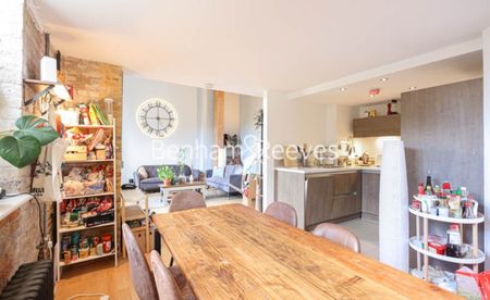 3 Bedroom flat to rent in Marlborough Road, Royal Arsenal Riverside, SE18 - Photo 2