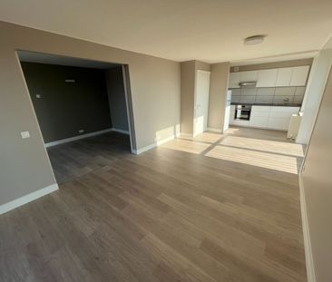 --- NIEUW --- Volledig vernieuwd 1-slaapkamerappartement + autostaa... - Foto 2