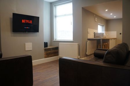 4 Bed End Terrace, Kellit Road, L15 - Photo 2