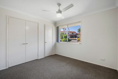 Renovated Townhouse with pool access! - Photo 5