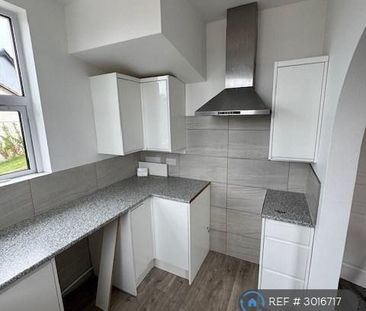 3 bedroom semi-detached house to rent - Photo 6