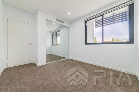 Two Bedroom Apartment Plus Study!! Modern Specs! - Photo 2