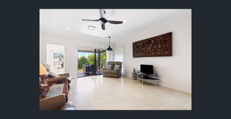 IMMACULATE FOUR BEDROOM FOR EASY FAMILY LIVING - Photo 3