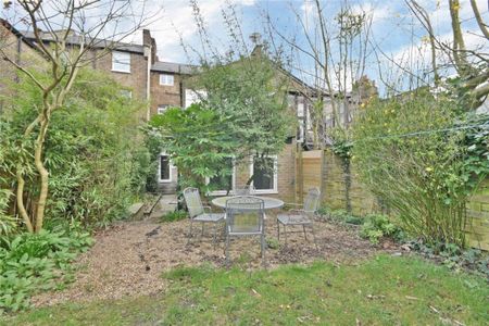 Lyncroft Gardens - Photo 2