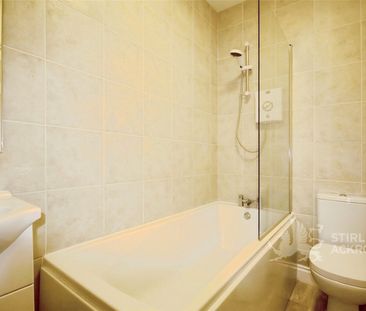 Station Approach, Ash Vale, Aldershot, Surrey, GU12 5QB - Photo 5