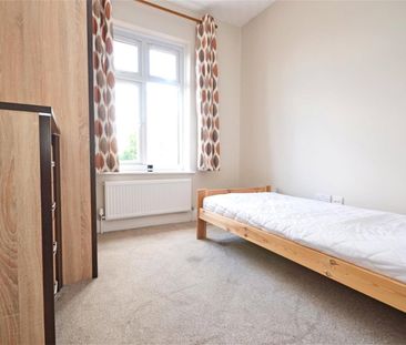 Alexandra Gardens, Hounslow, Middlesex, TW3 - Photo 5