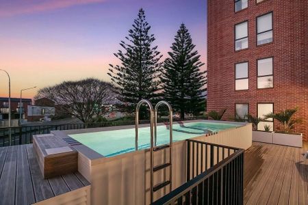 Modern 2BR Apt with Pool - Photo 3