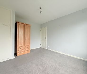 Oak Glade, York - Photo 1