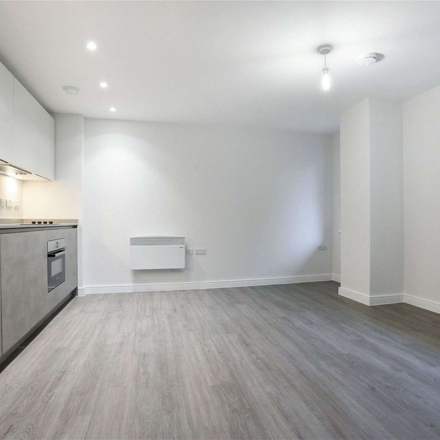 A generous studio apartment in the city centre - Photo 1