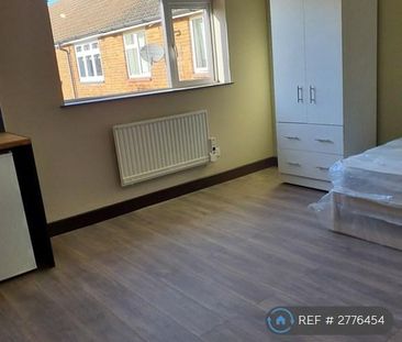 Studio to rent - Photo 6