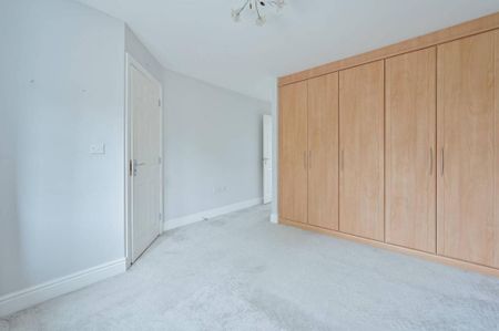 4 bedroom detached house to rent - Photo 4