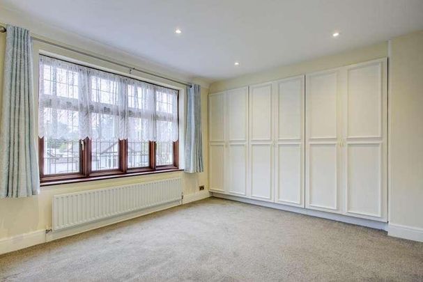 Hall Park Road Upminster Essex, RM14 - Photo 1