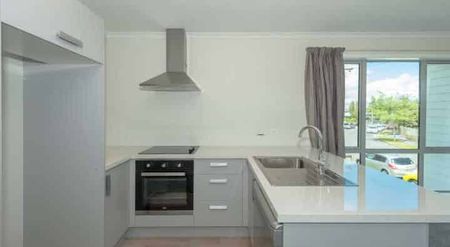 Sunny & Spacious - Photo 2