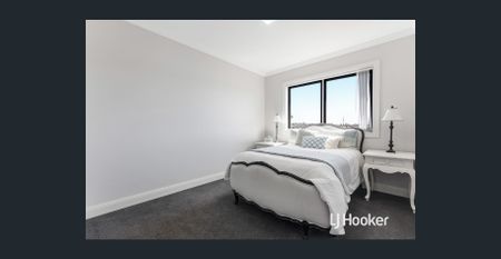 Stunning 3 Bedroom Home - Great Location! - Photo 3