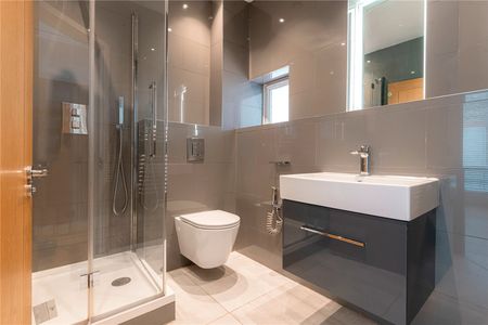 Large Two Bedroom Two Bathroom Apartment in the Heart of Marylebone with Designated Parking. - Photo 4