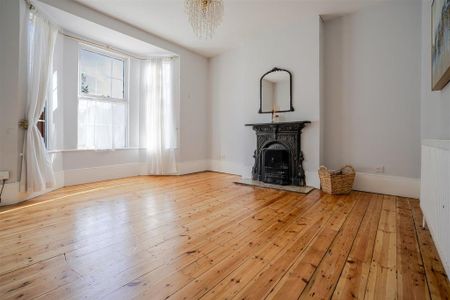 5 bedroom semi-detached house to rent - Photo 2