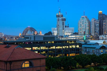 Spacious East Facing Executive Apartment - Photo 3