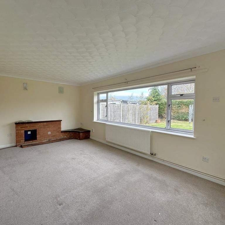 3 bedroom detached bungalow to rent - Photo 1