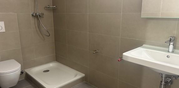 Studio entièrement rénové au 1er étage - Photo 2