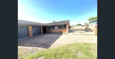 3 bedroom home with pool - Photo 4