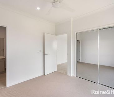 Modern Three-Bedroom Home in a Prime Location - Photo 6