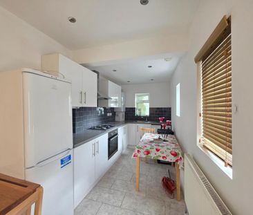 2 bedroom flat to rent - Photo 6