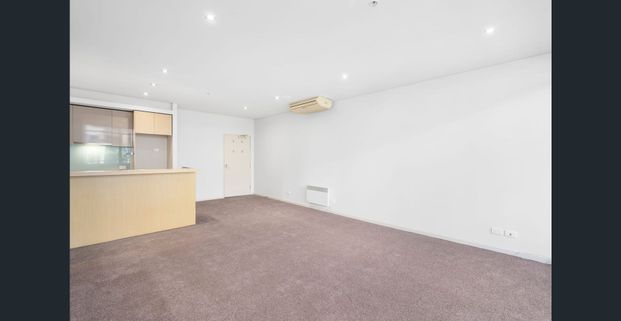 Updated & Stylish in Prime Port Melbourne Location! - Photo 1