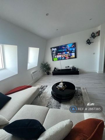 2 bedroom flat to rent - Photo 2