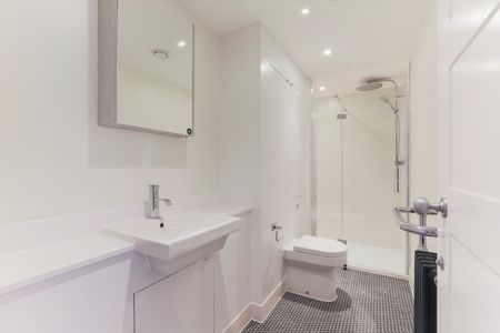 1 Bedroom Flat, Gerrard Street, London, Greater London, Soho, W1D - Photo 2