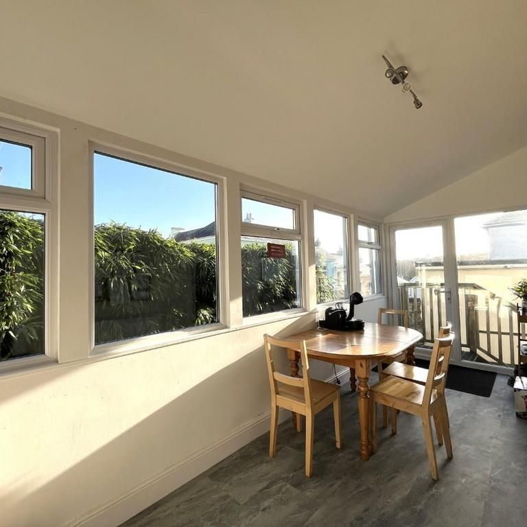 5 bedroom end of terrace house to rent - Photo 1