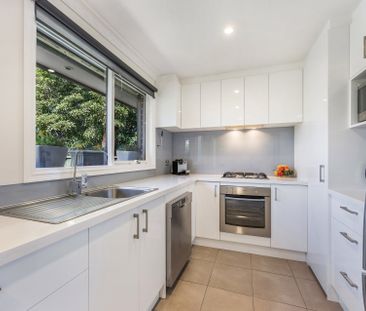 Modern 3 Bedroom Single Level Home! - Photo 4