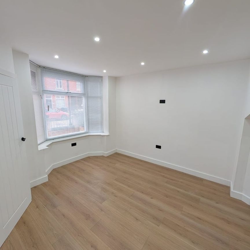 3 Bed Terraced House, Shakleton Road, CV5 - Photo 1