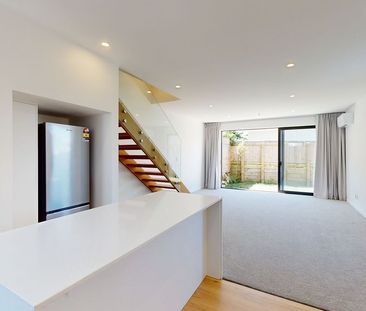 9/166 Queens Drive, Lyall Bay - Photo 2