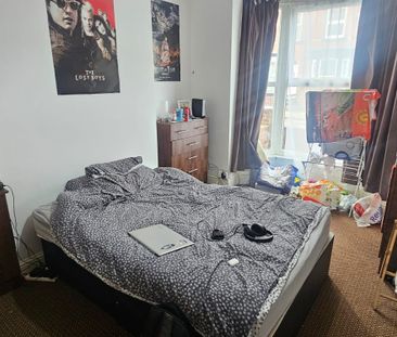 5 Bed - 11 Ashville Grove, Burley, Leeds - LS6 1LY - Student - Photo 2