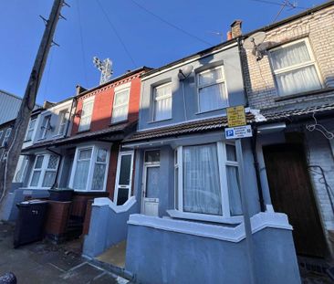 4 bedroom terraced house to rent - Photo 1