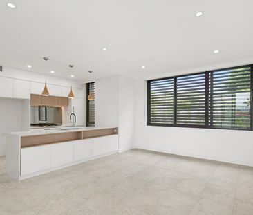 Light-Filled Second-Floor Apartment with Pool Views - Photo 2