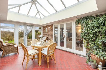 4 bedroom detached house to rent - Photo 2