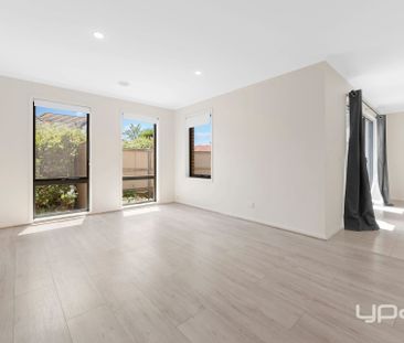 MODERN LIVING IN THE GROVE ESTATE - Photo 3