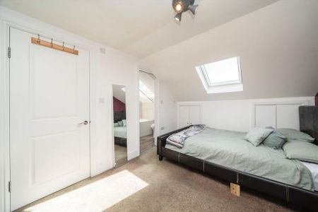 3 bedroom flat to rent - Photo 2