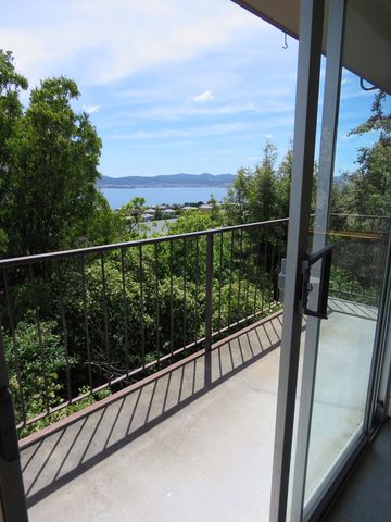 Views & Sunshine in the heart of Sandy Bay - Photo 2