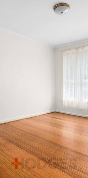 SPACIOUS | TWO BEDROOM | QUIET BLOCK - Photo 1