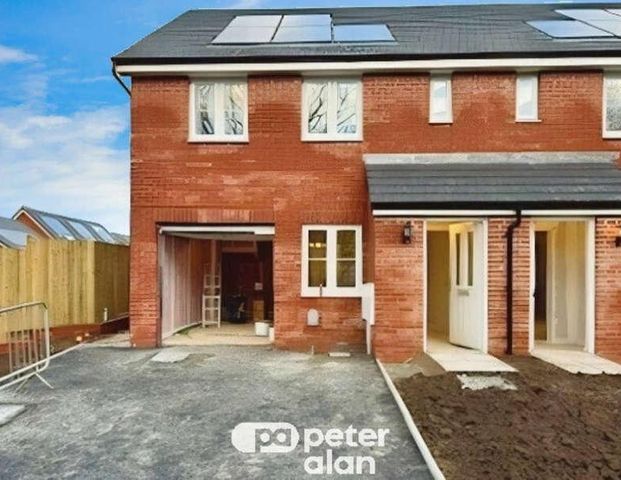 Heol Y Wenynen, Llanilid, Pontyclun, CF72 - Photo 1