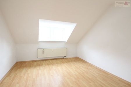 Schöne 3-Raum-Dachgeschosswohnung zentrumsnahe von Aue - Photo 2