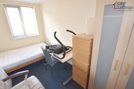 4 Bedroom Flat - Photo 4