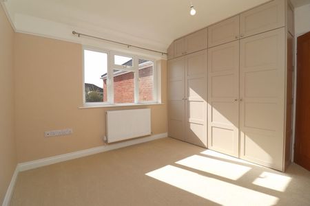 Laura Close, Gloucester - Photo 4