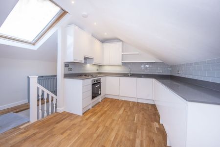 3 bedroom flat to rent - Photo 3