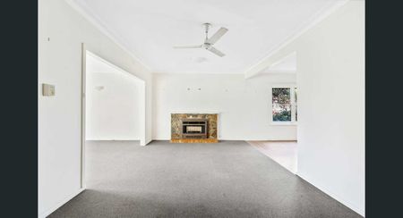 Affordable family living in a blue-chip Mont Albert North location - Photo 3