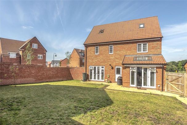 4 bedroom detached house to rent - Photo 1