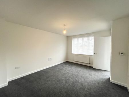 3 bedroom semi-detached house to rent - Photo 4