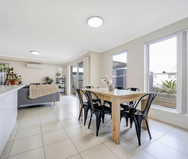 Spacious executive style unit - Photo 3